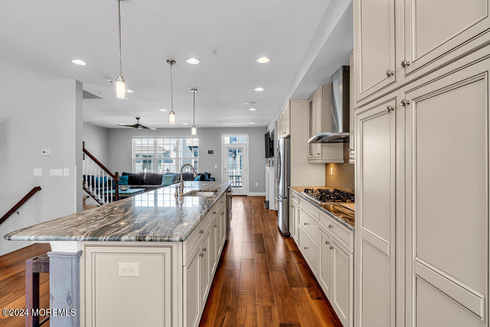 412 Sewall Avenue, 5