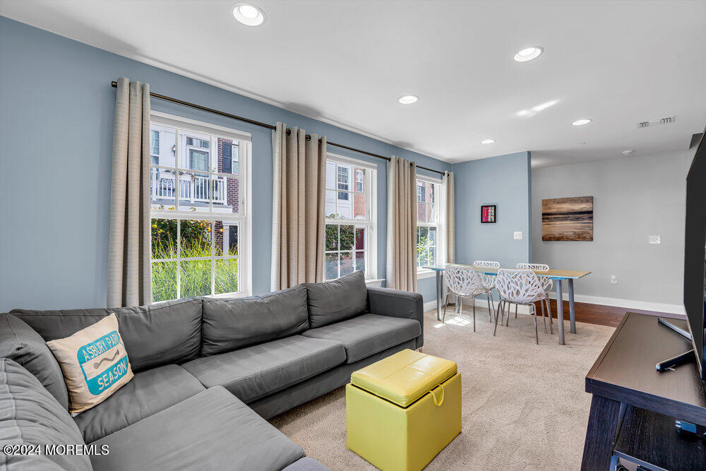 412 Sewall Avenue, 5