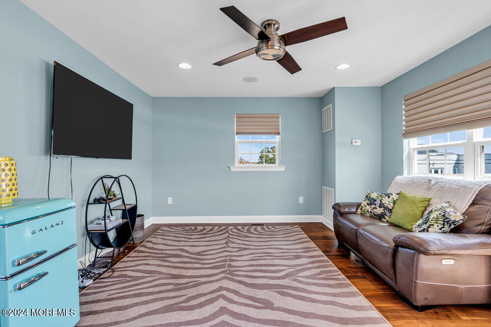 412 Sewall Avenue, 5