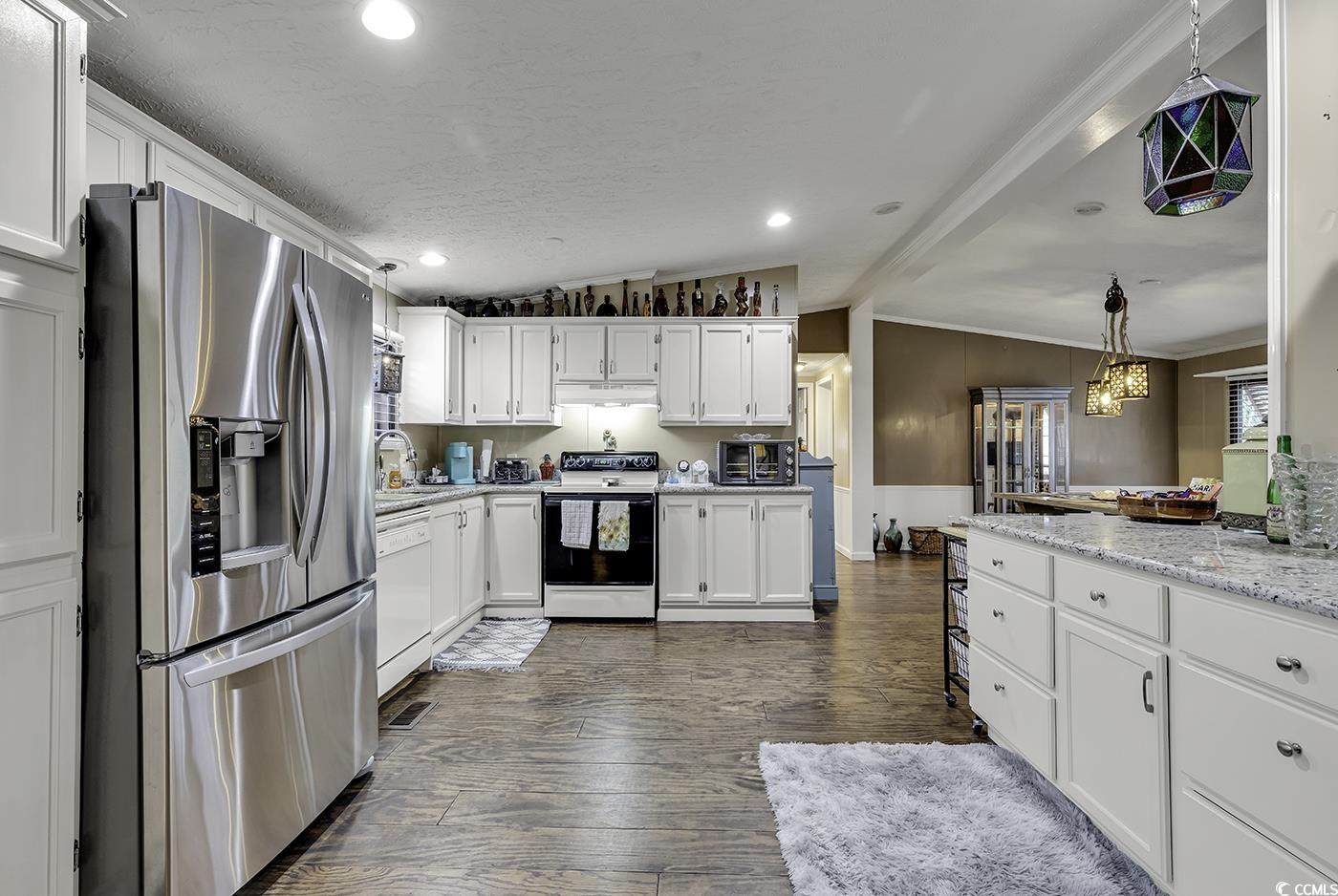 784 Lewis Ln.