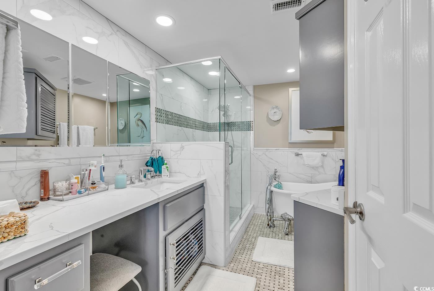 1990 N Waccamaw Dr. Unit: 1206
