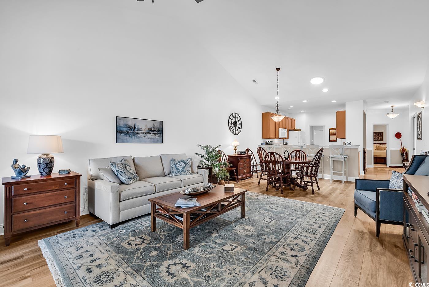 637 Botany Loop Unit: 637