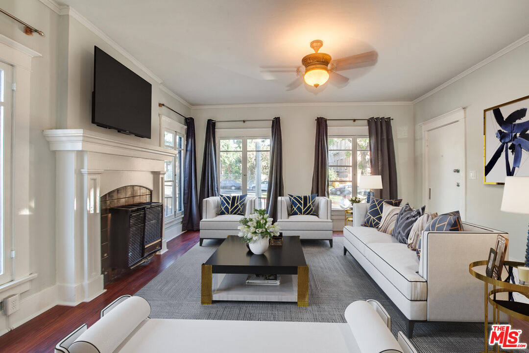 1777 N Gower St Unit: 1779