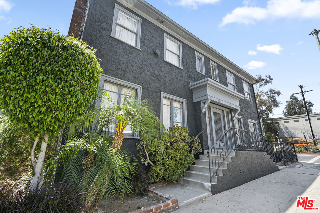 1777 N Gower St Unit: 1781