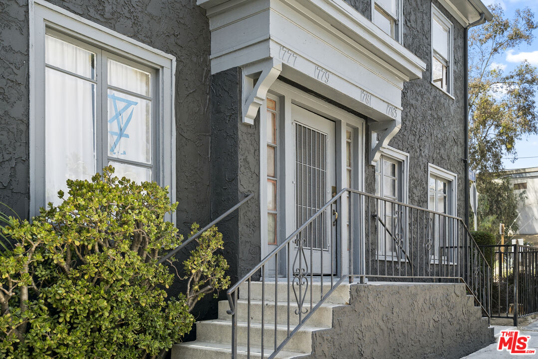 1777 N Gower St Unit: 1781