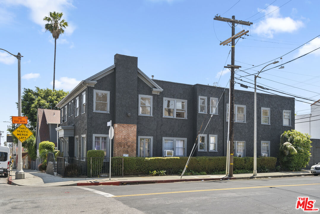 1777 N Gower St Unit: 1781