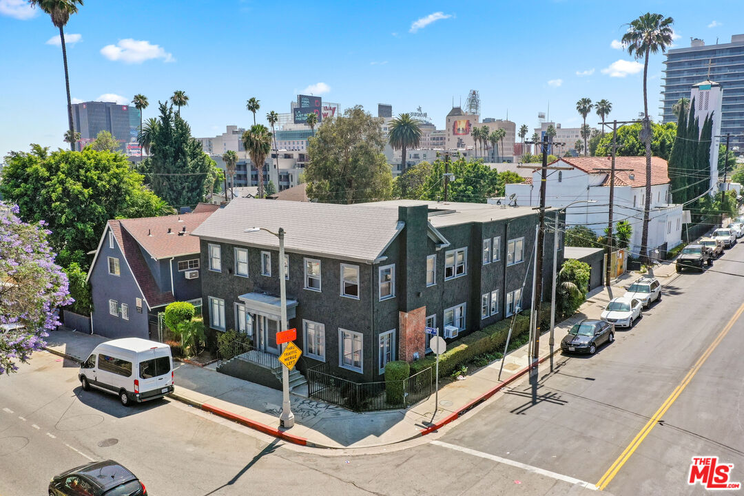 1777 N Gower St Unit: 1781