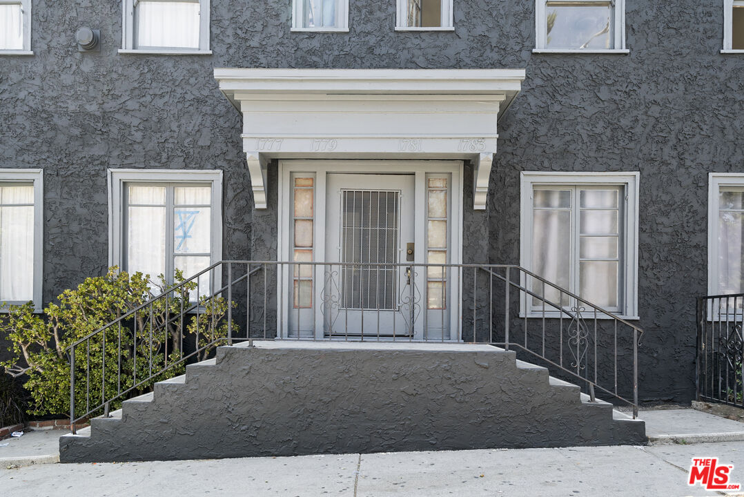 1777 N Gower St Unit: 1781