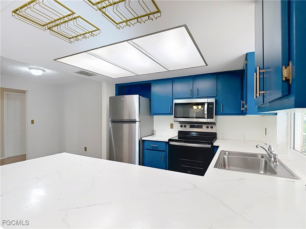 5946 Stringfellow RD