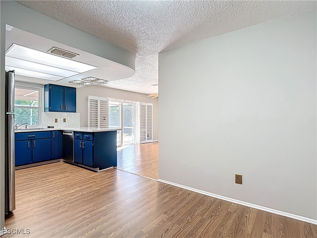 5946 Stringfellow RD