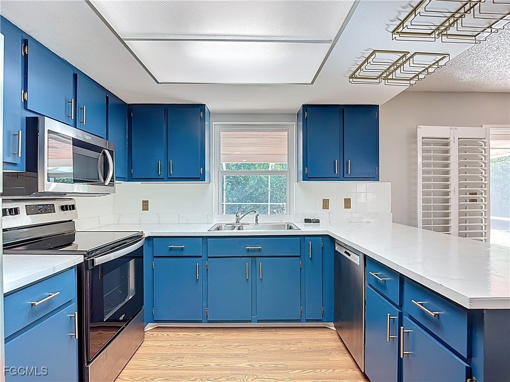 5946 Stringfellow RD