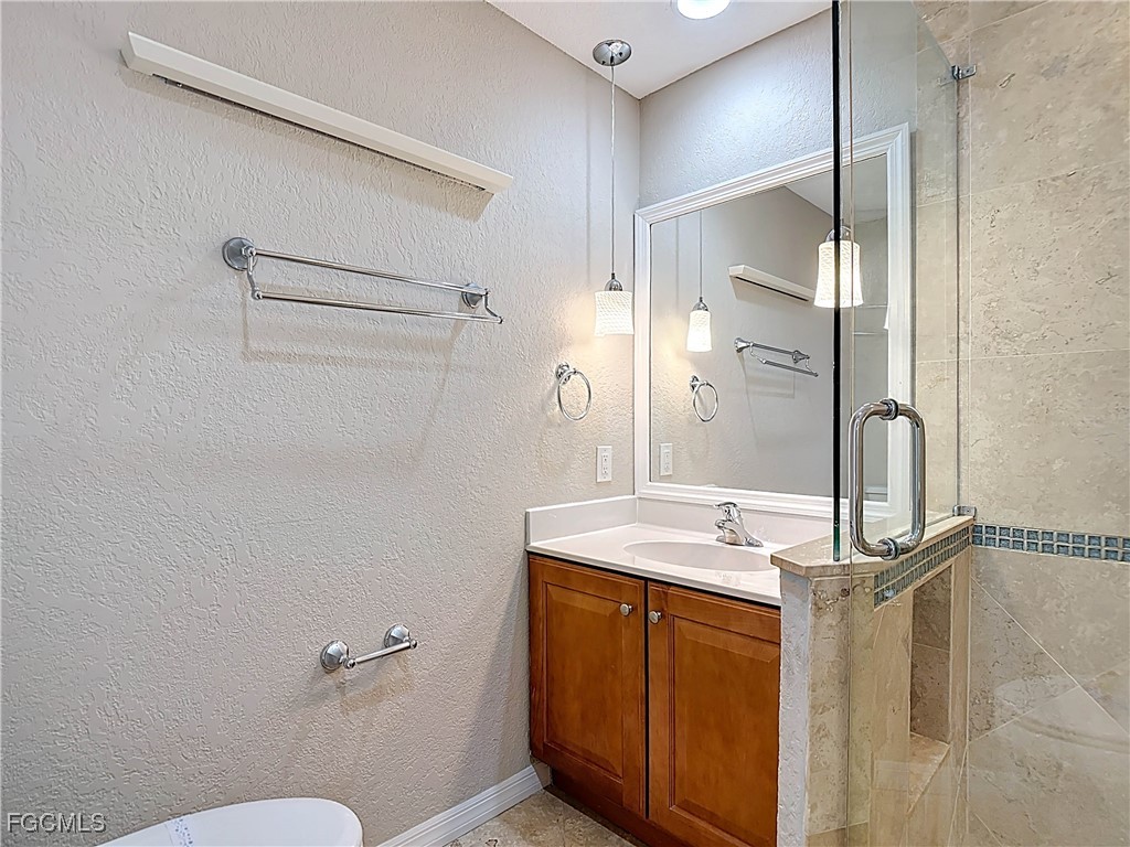 5946 Stringfellow RD