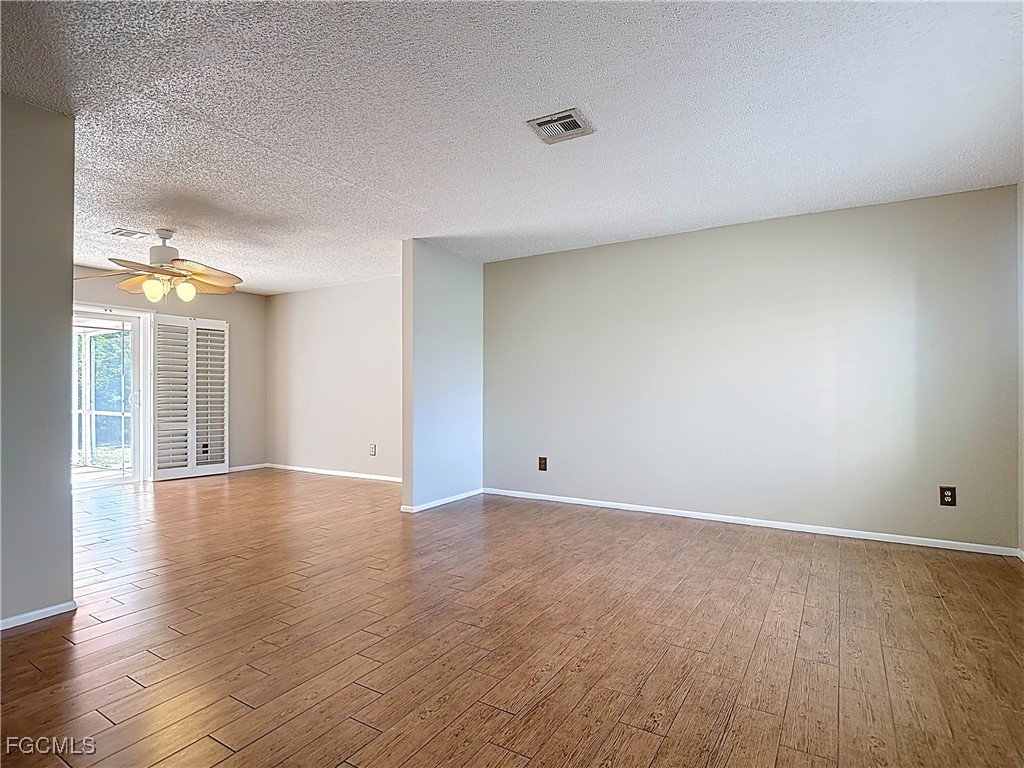 5946 Stringfellow RD