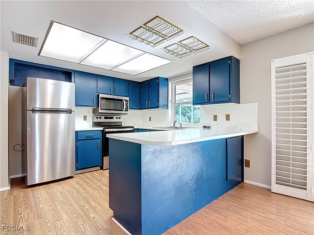 5946 Stringfellow RD