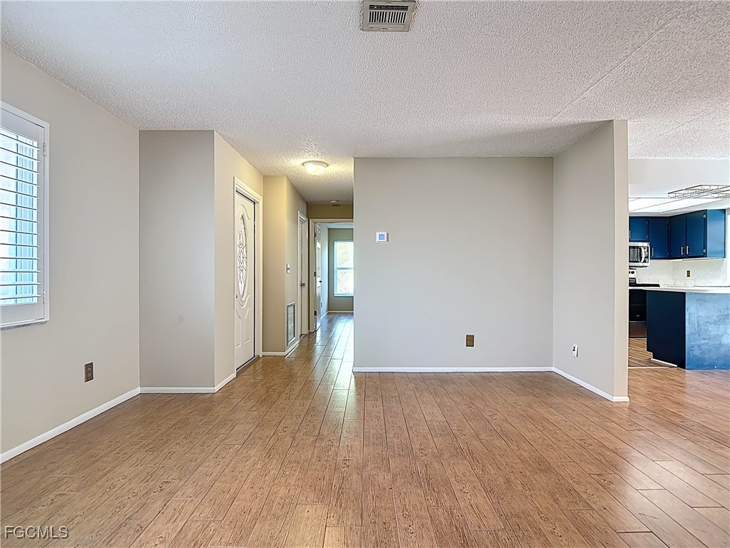 5946 Stringfellow RD