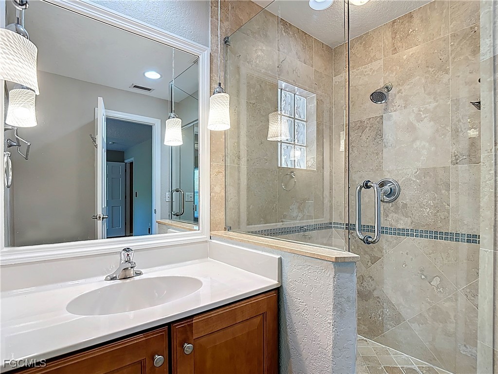 5946 Stringfellow RD