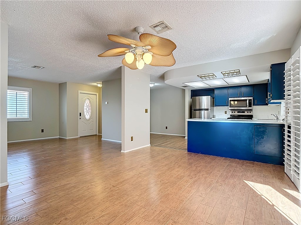 5946 Stringfellow RD