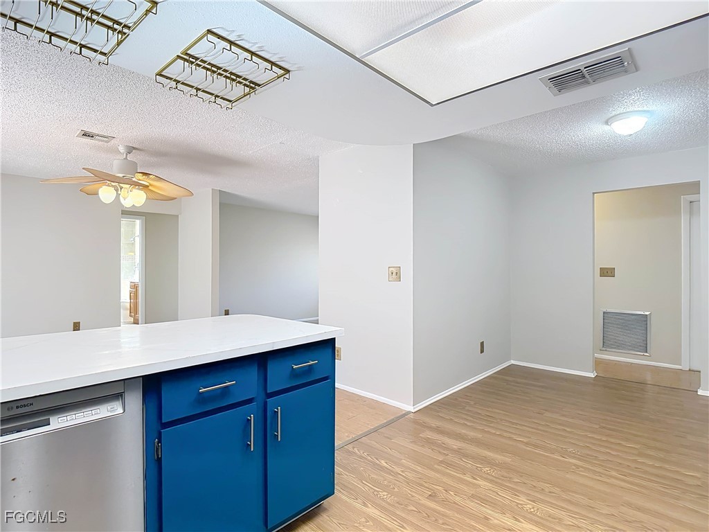 5946 Stringfellow RD