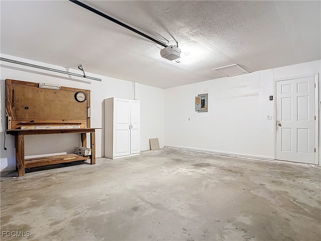 5946 Stringfellow RD