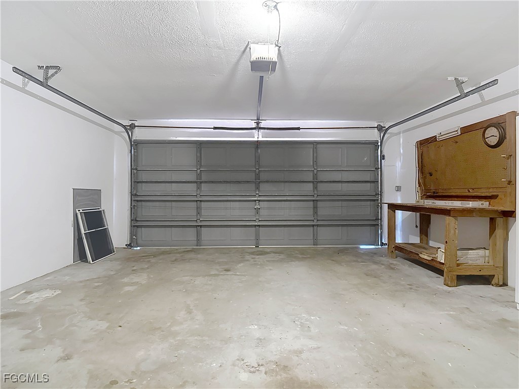 5946 Stringfellow RD