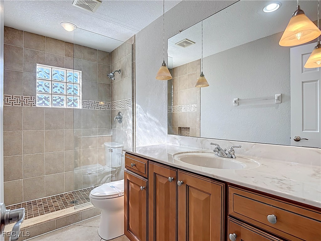 5946 Stringfellow RD