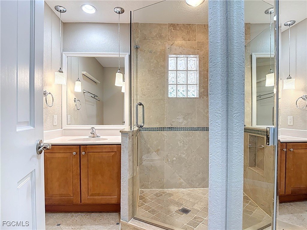 5946 Stringfellow RD