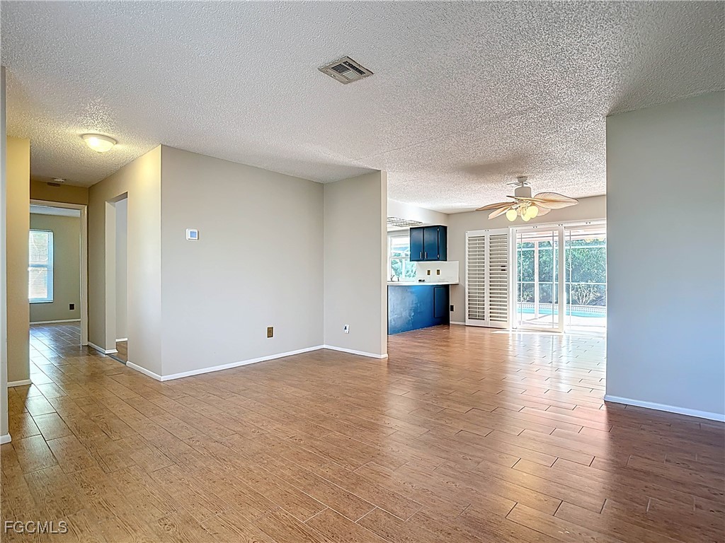 5946 Stringfellow RD