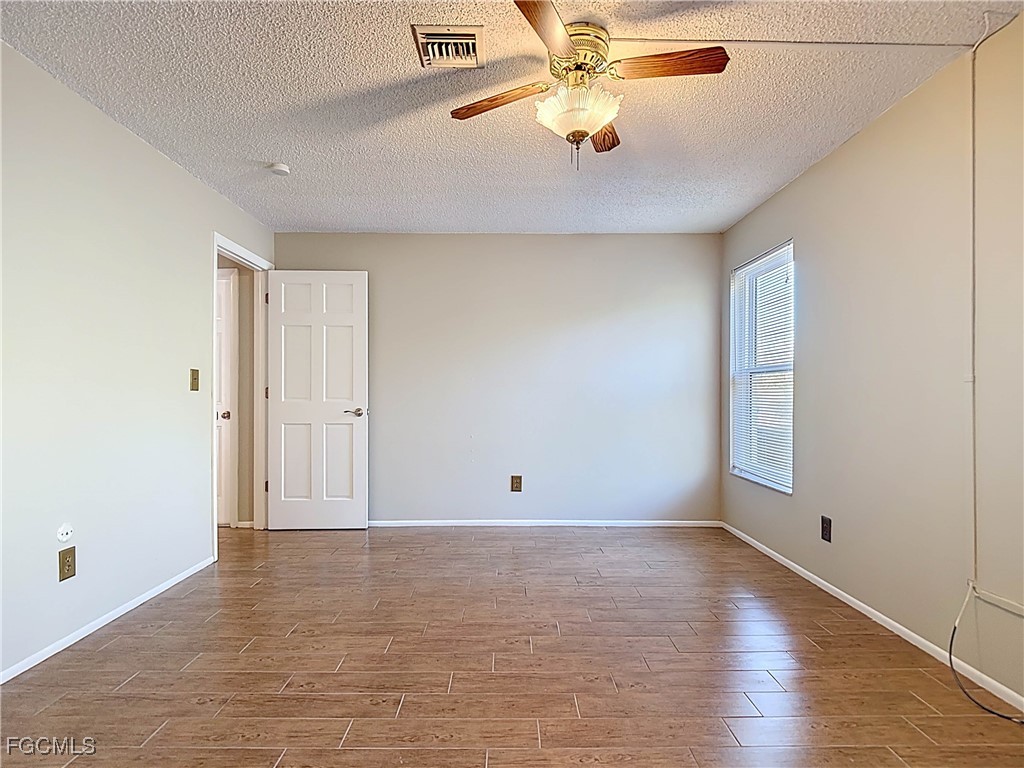 5946 Stringfellow RD