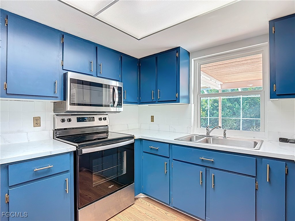 5946 Stringfellow RD