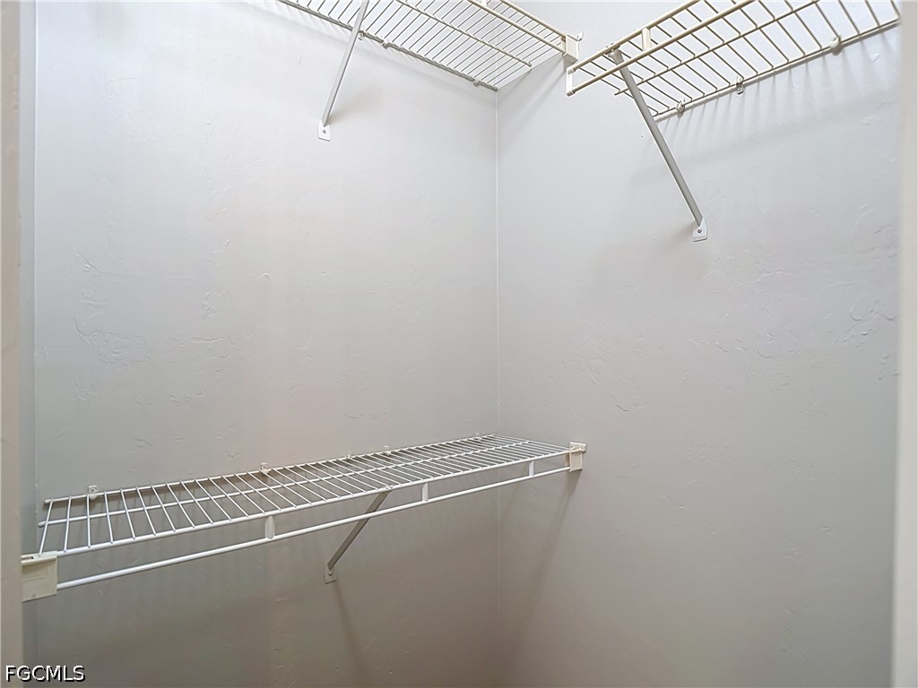 528 SE 27th ST