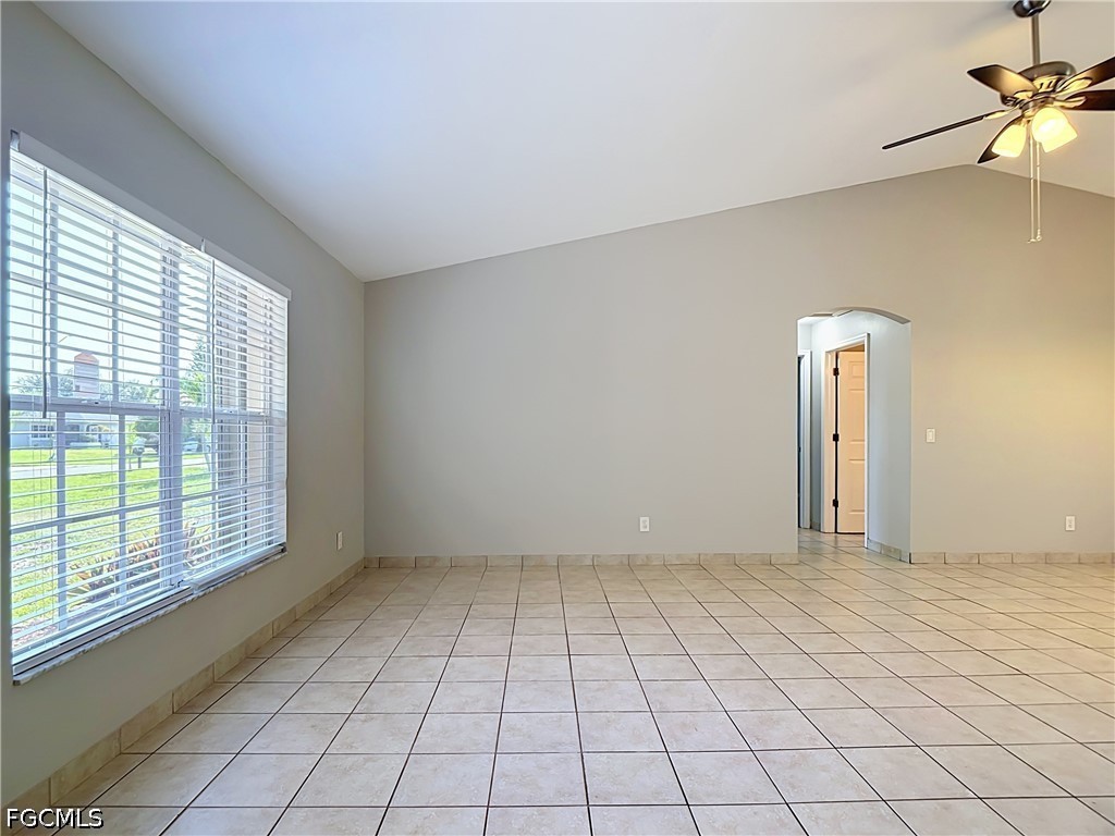 528 SE 27th ST