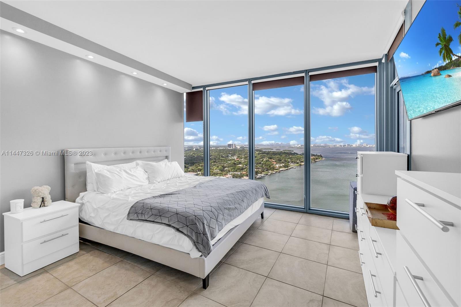 601 NE 36th St # 2411