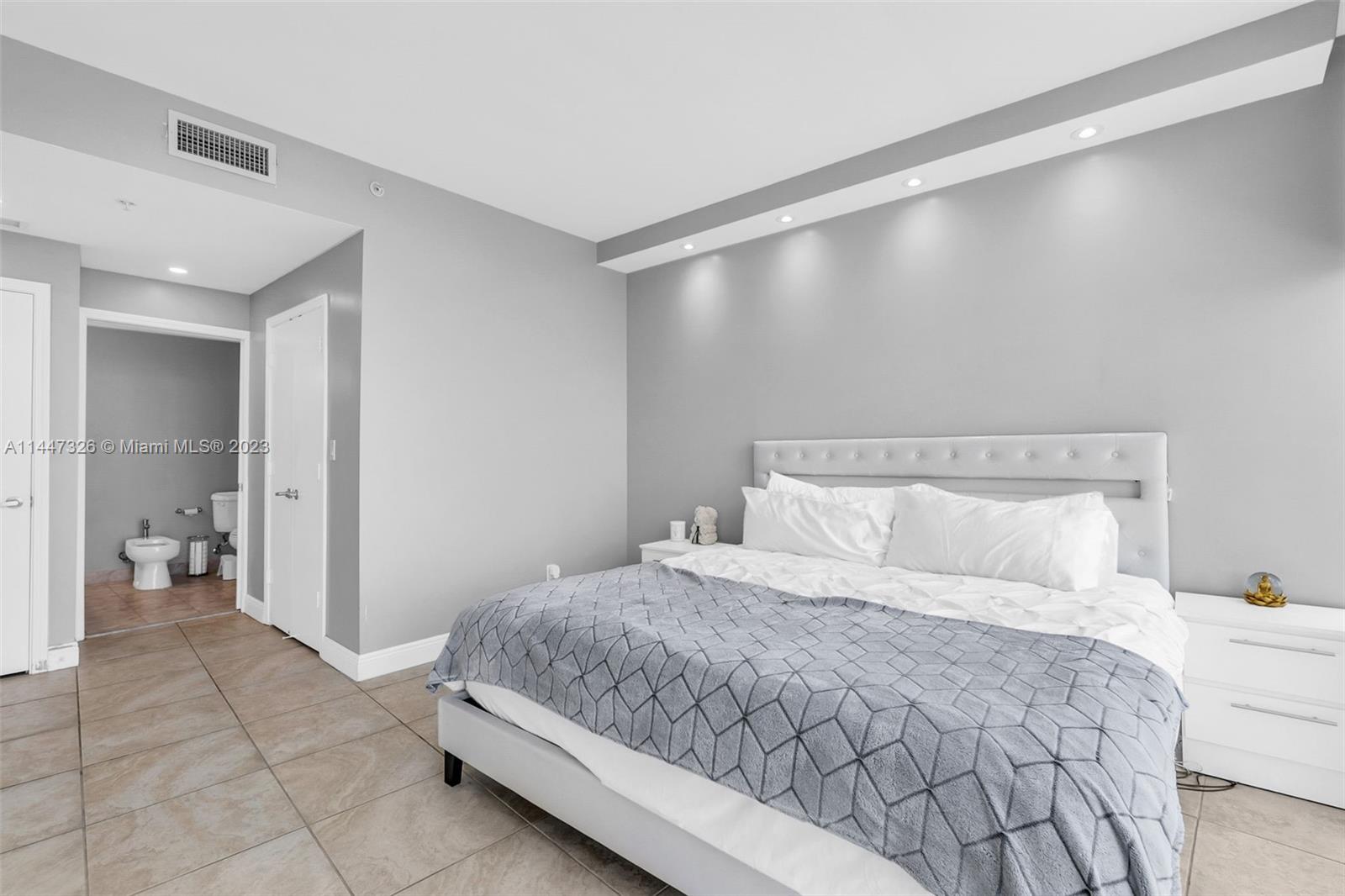 601 NE 36th St # 2411