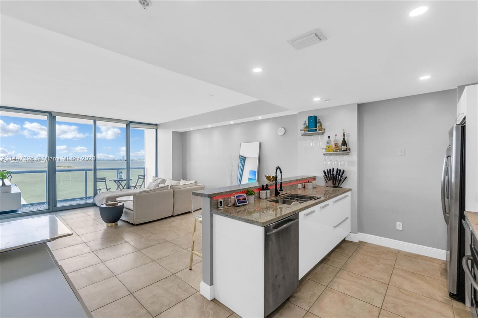 601 NE 36th St # 2411