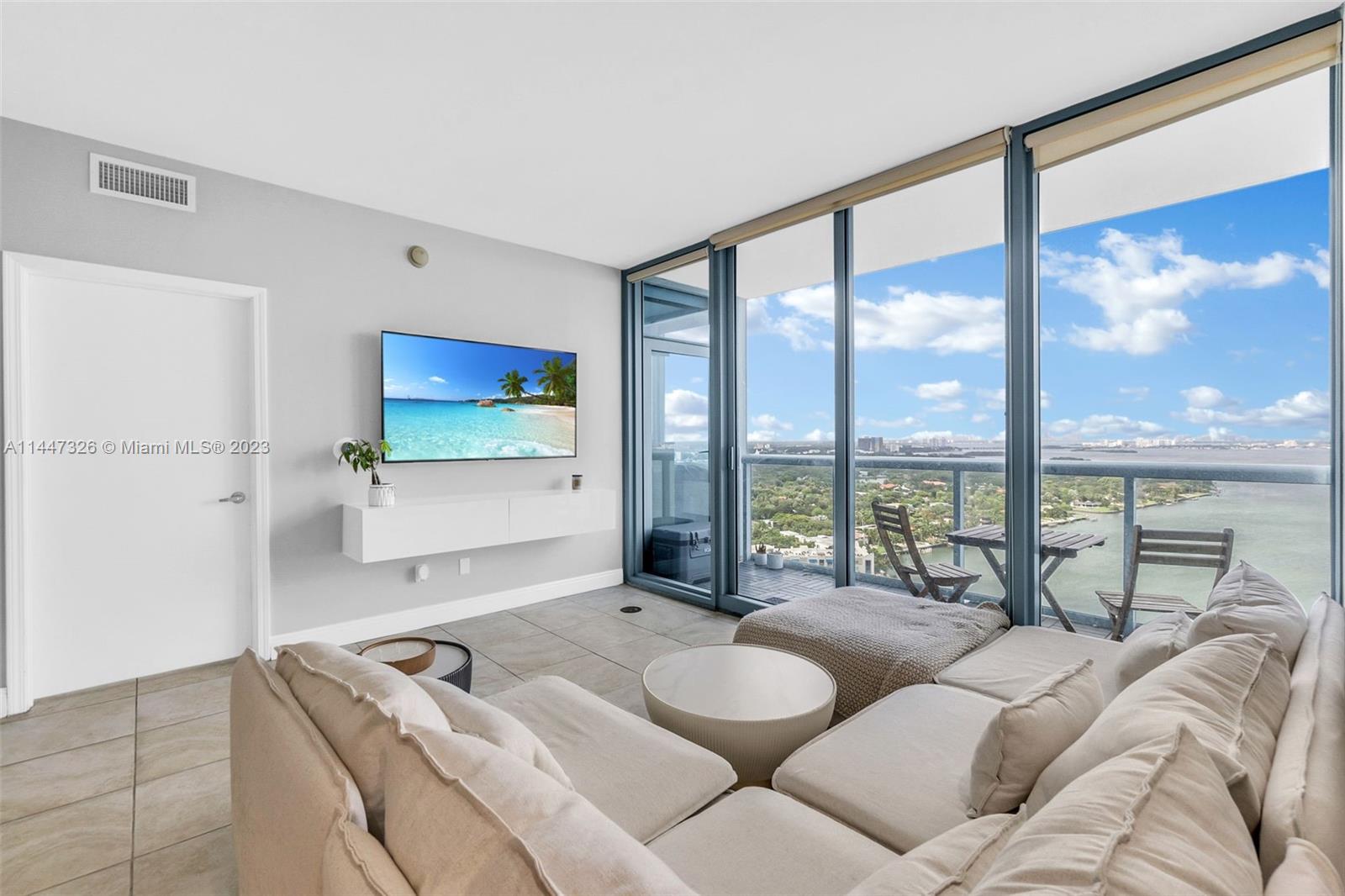 601 NE 36th St # 2411