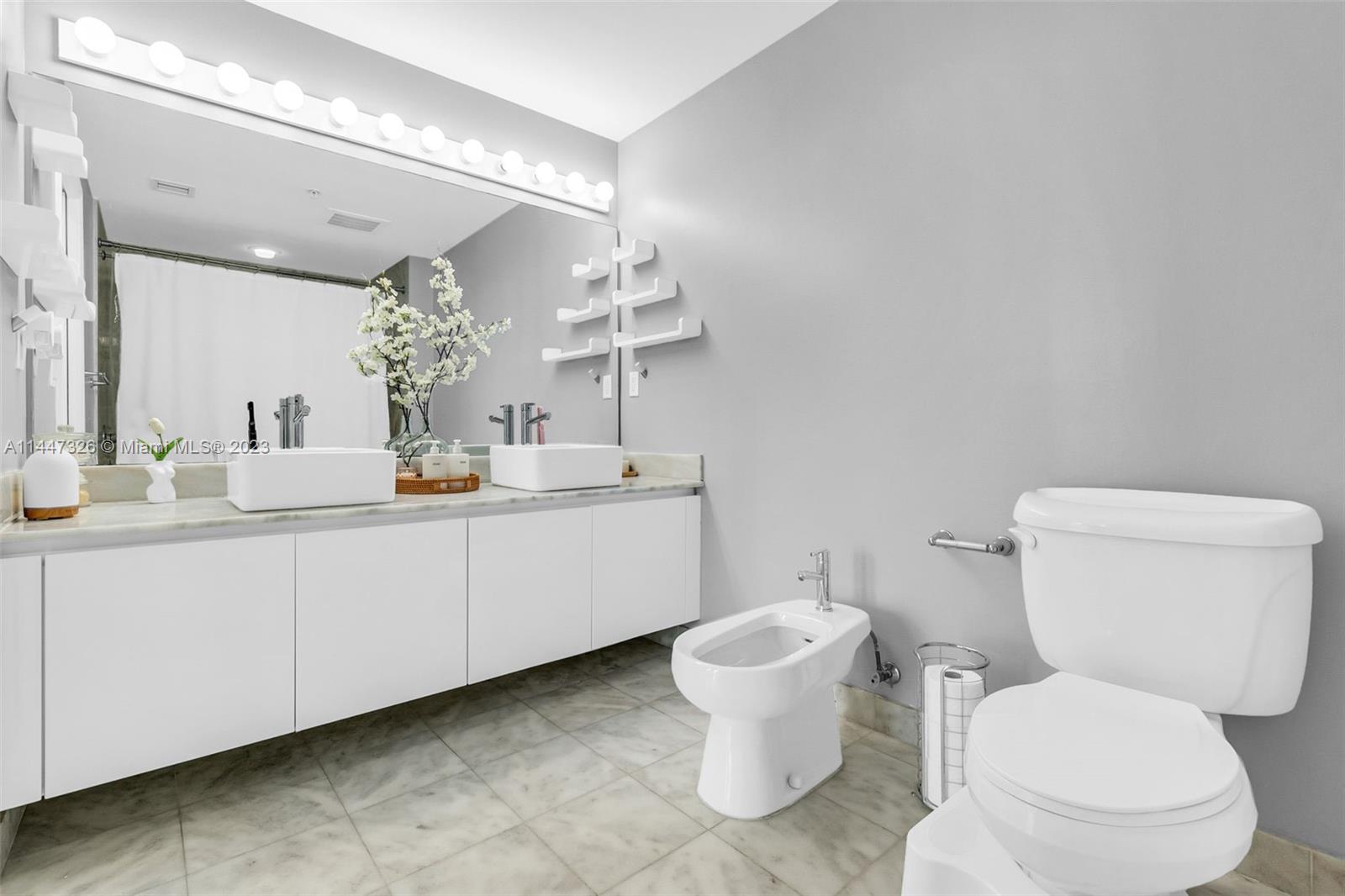 601 NE 36th St # 2411