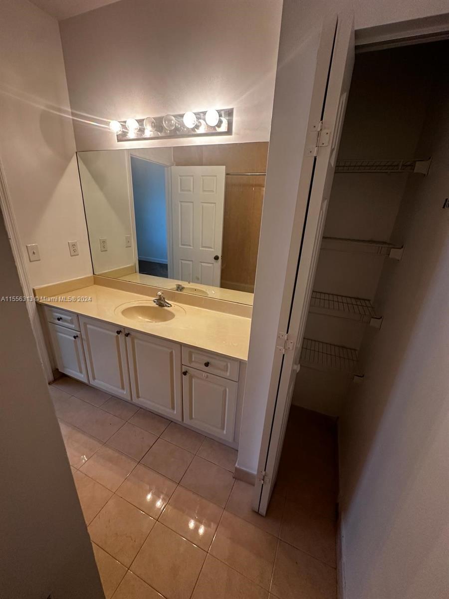 375 NE 26th Ave # 204