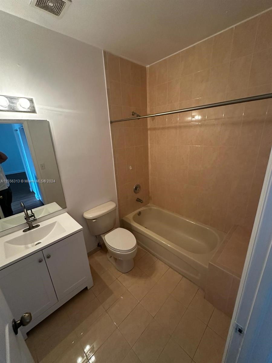 375 NE 26th Ave # 204