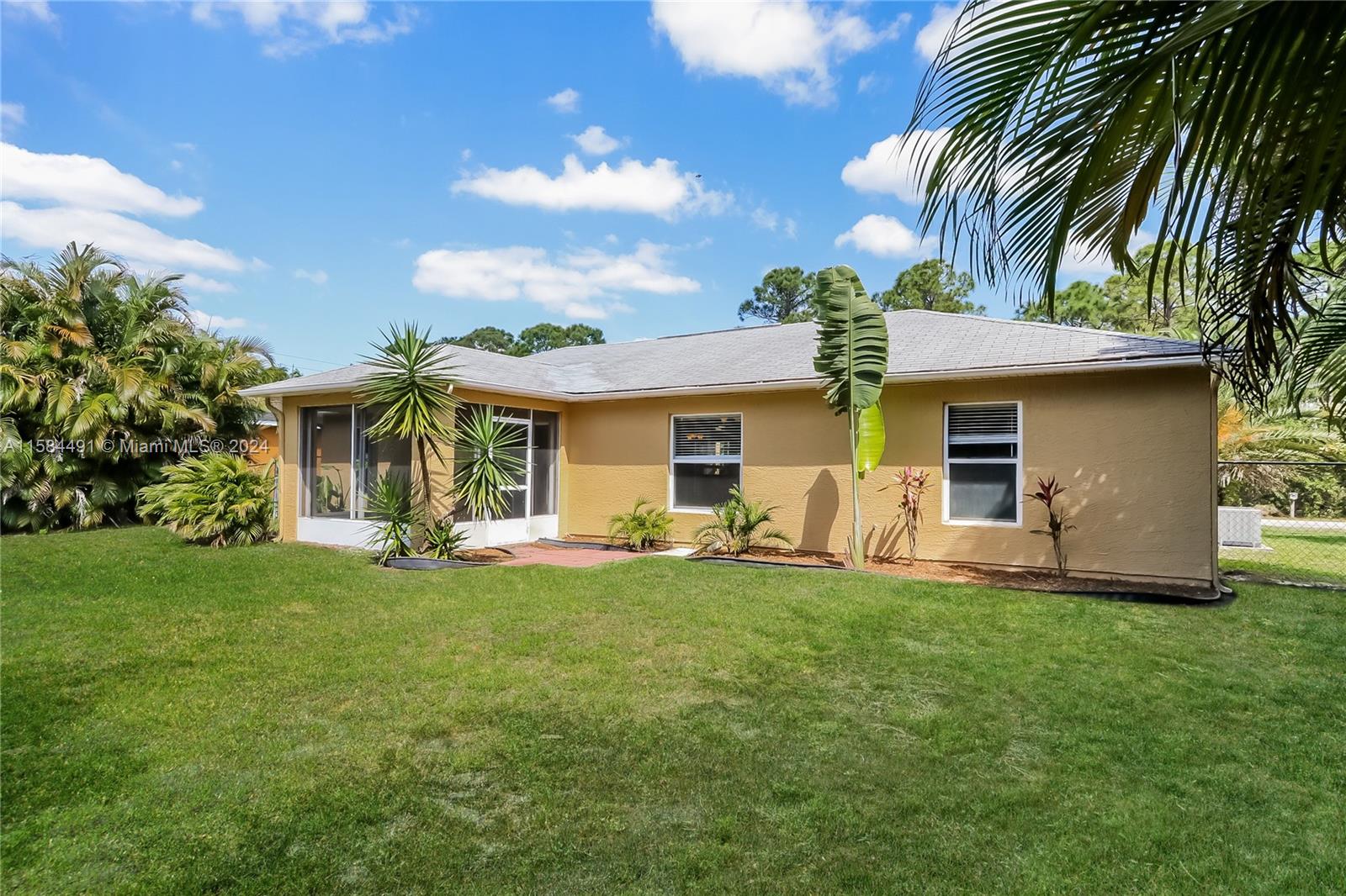 1666 SW Caisor Ave, Port St. Lucie