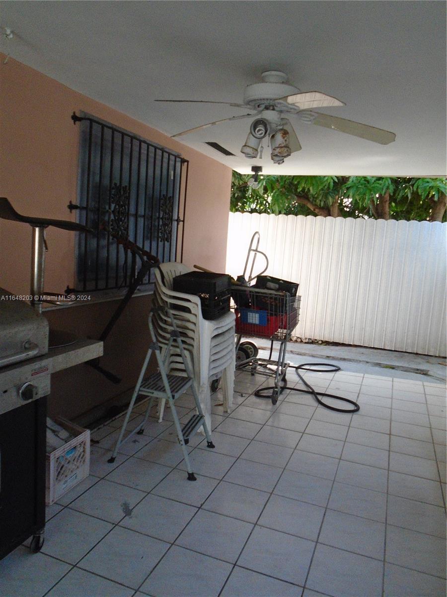 158 NW 18th Ct