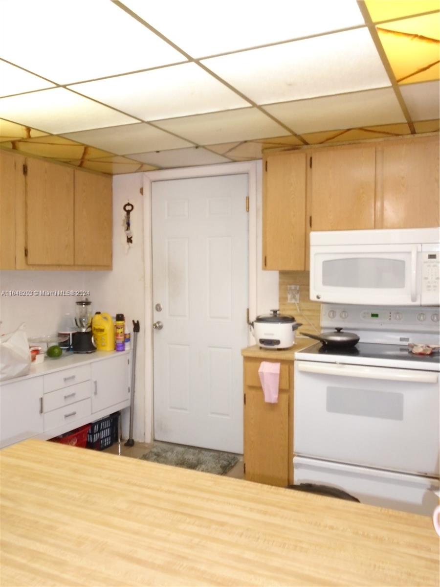 158 NW 18th Ct