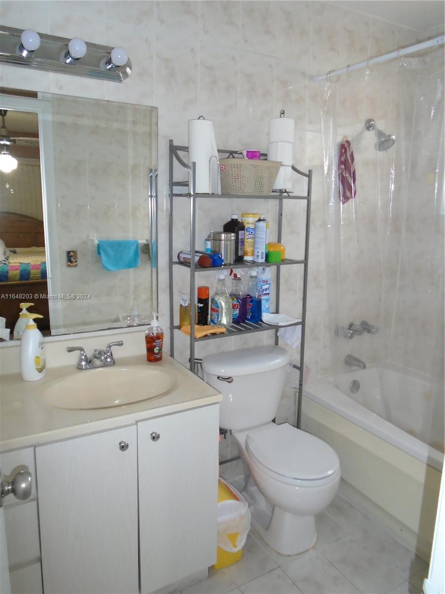 158 NW 18th Ct