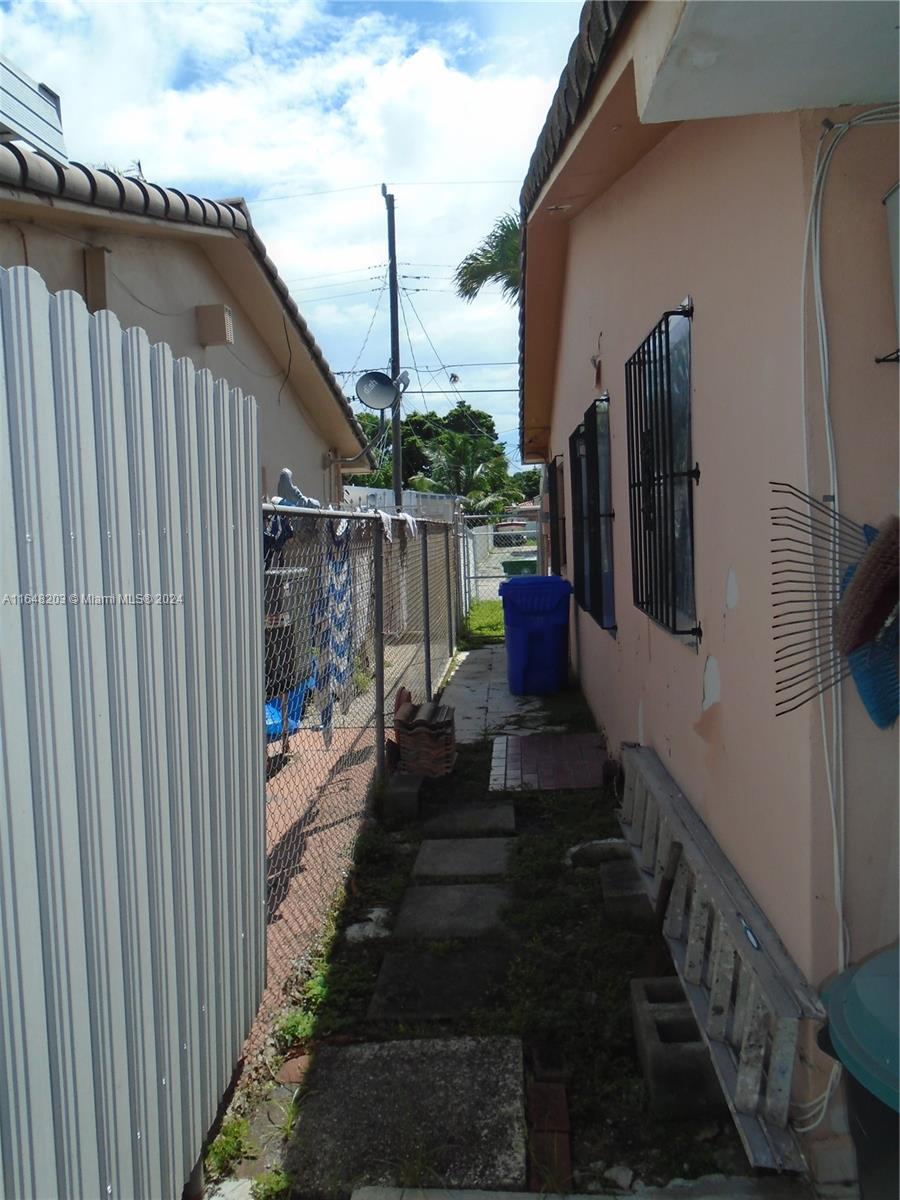 158 NW 18th Ct