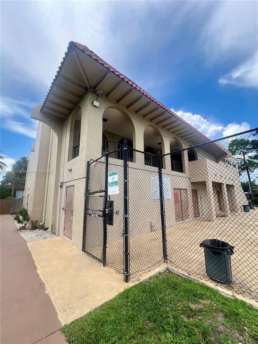 6100 Forest Hill Blvd # 205