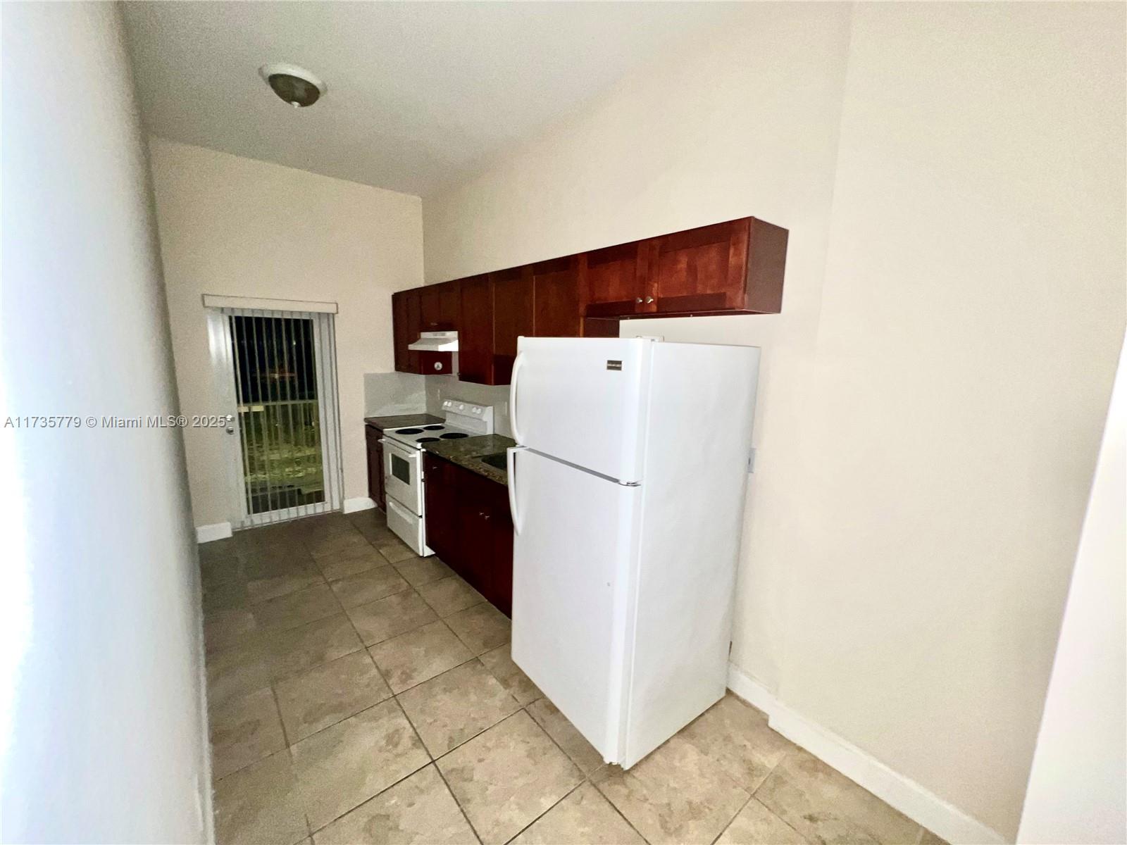 1253 SW 2nd St # 203