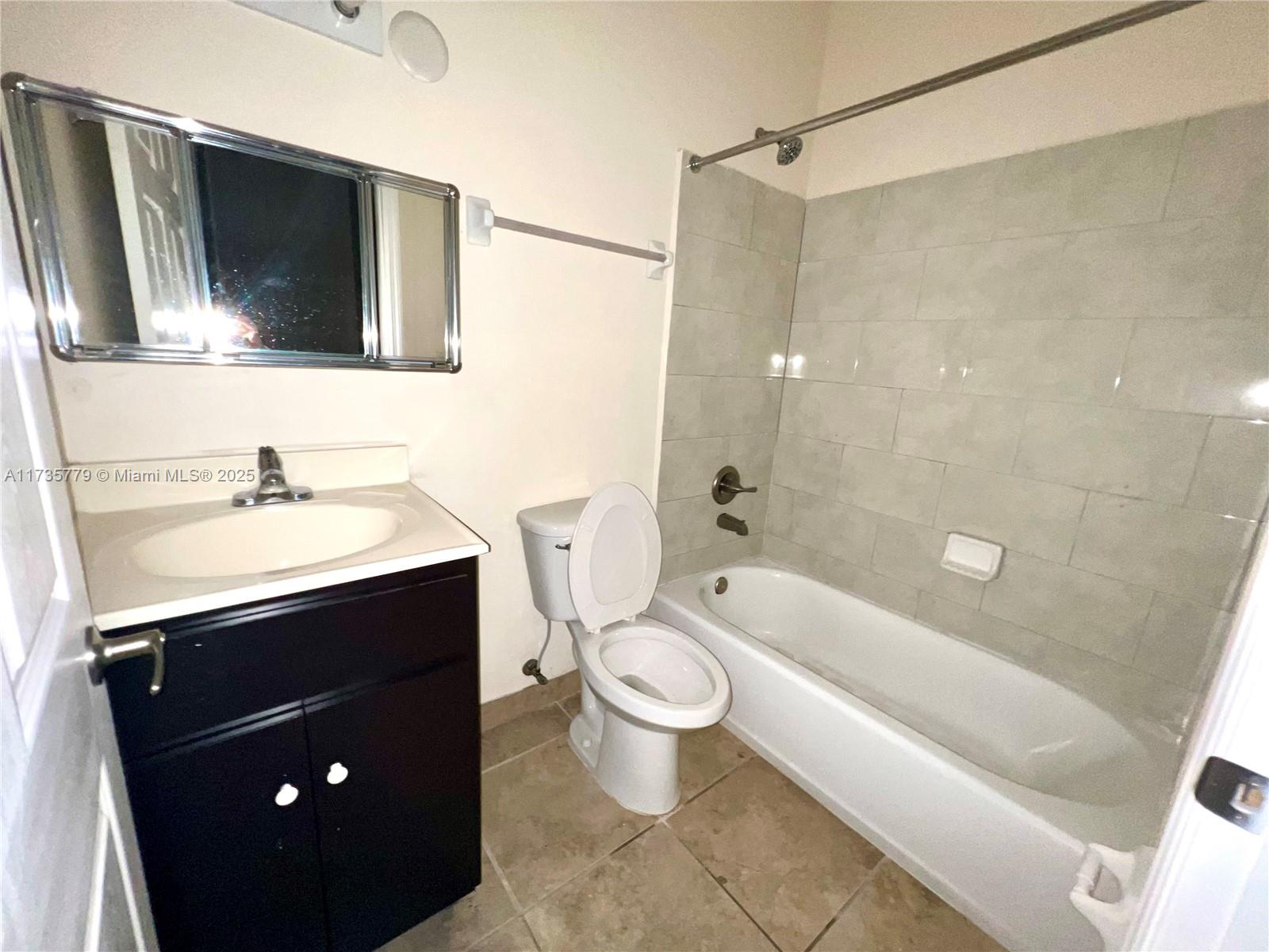 1253 SW 2nd St # 203