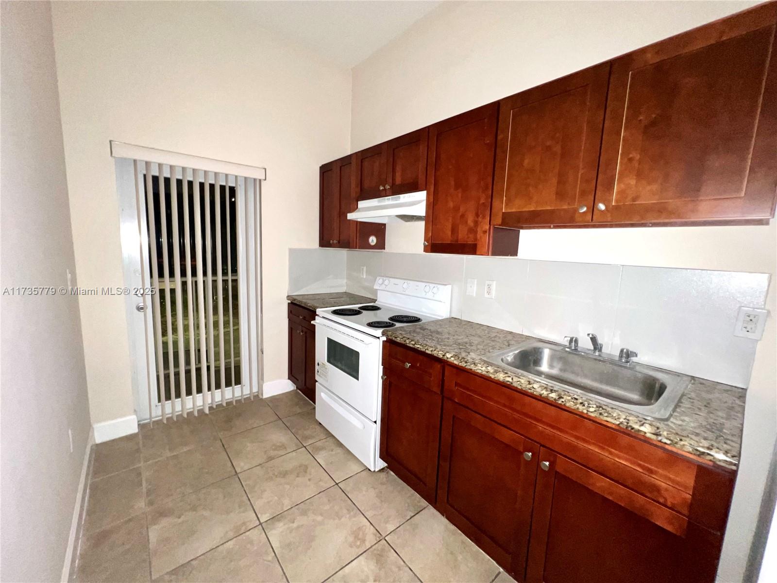 1253 SW 2nd St # 203