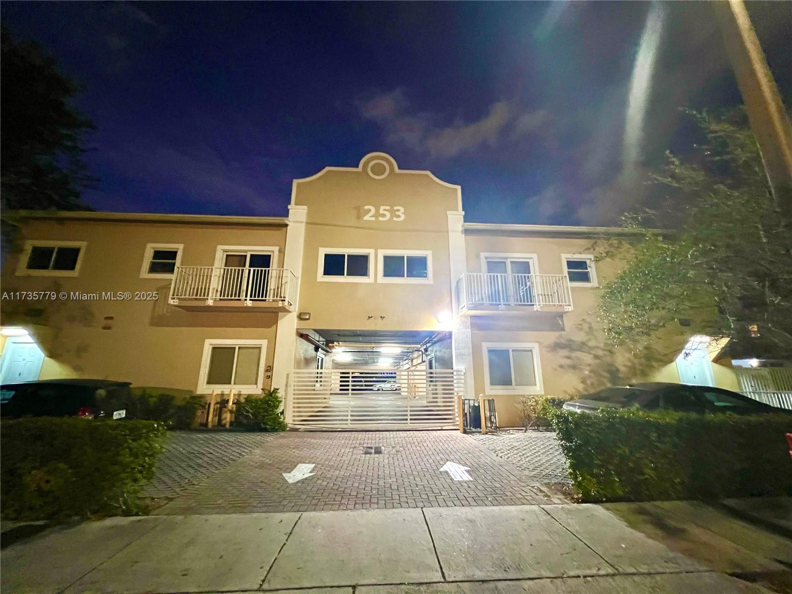 1253 SW 2nd St # 203