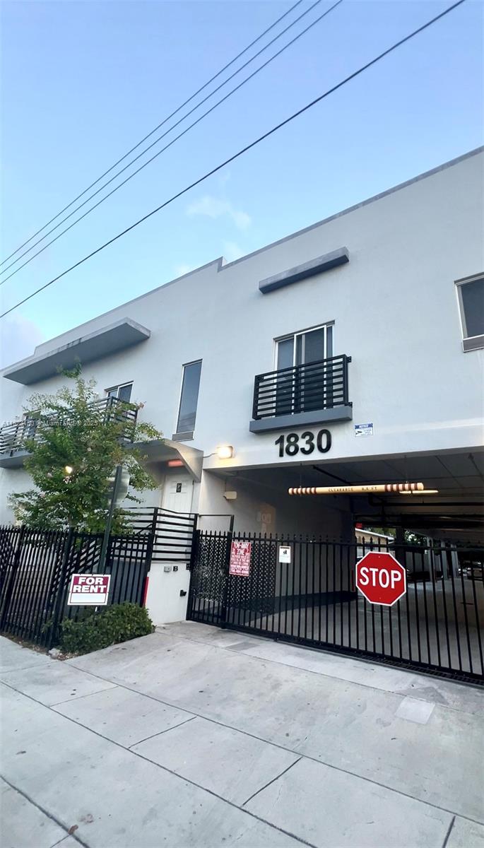 1830 NW 1st St # 8