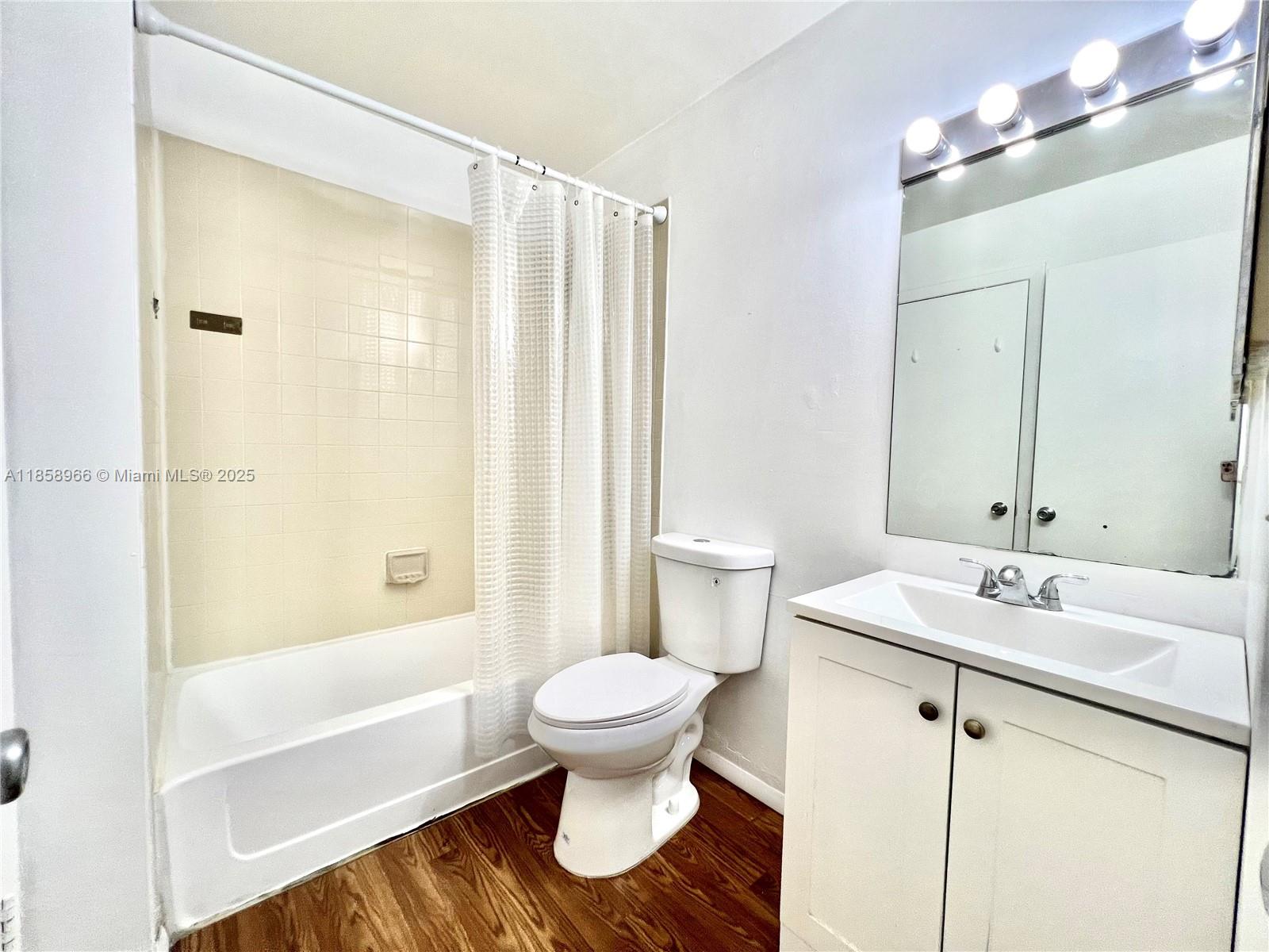 7215 NW 179th St # 205